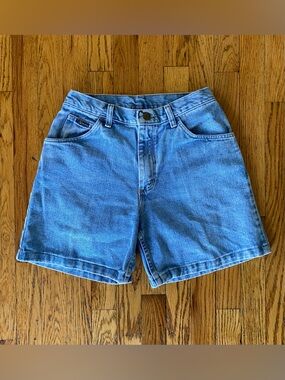 Vintage 90s Wrangler High Rise Jean Shorts Medium Wash Denim Size 6 Y2K